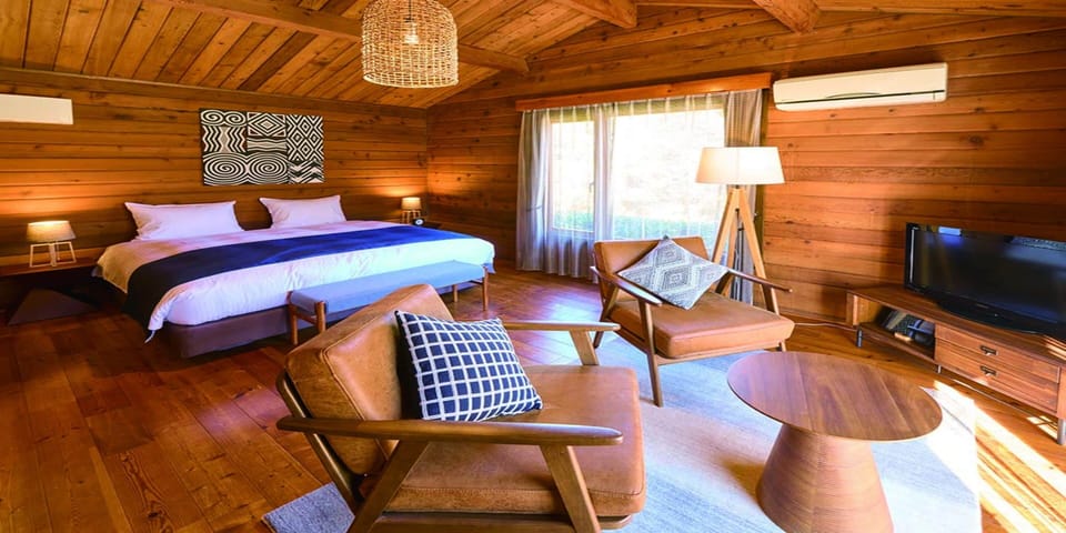 Basic Cabin | Minibar, in-room safe, desk, blackout drapes