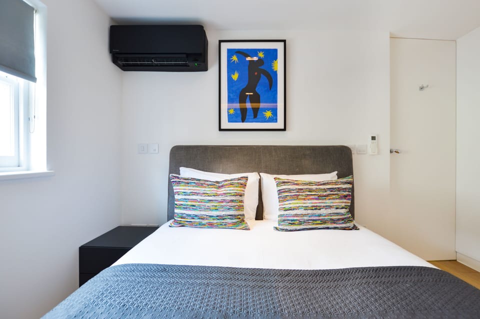 1 Bedroom Deluxe Penthouse | Hypo-allergenic bedding, iron/ironing board, free WiFi