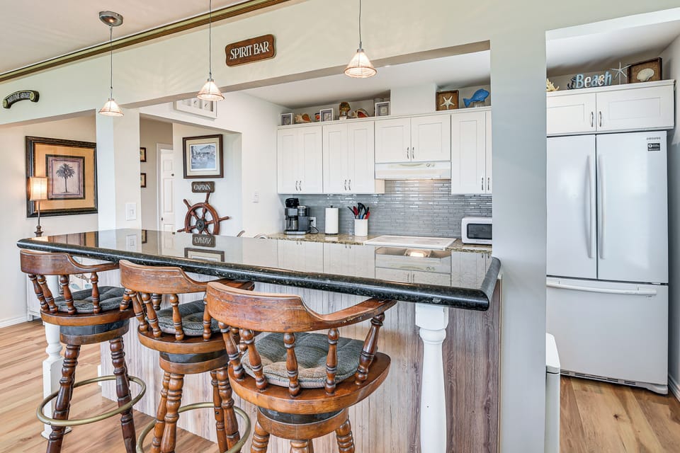 Kitchen | Basic Cooking Essentials | Breakfast Bar | Water Filter | 1,500 Sq Ft