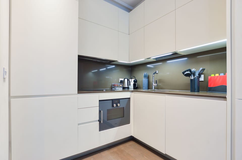 Soho Deluxe 1 Bedroom Apartment | Private kitchen | Mini-fridge, microwave, stovetop, espresso maker