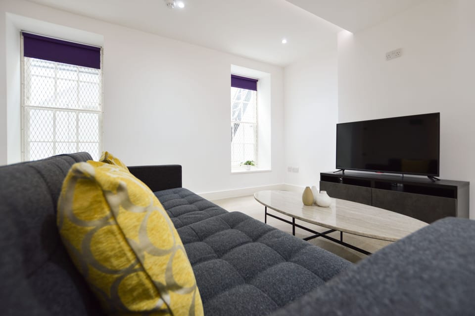 Large Lower Ground Floor Studio | Living area | Flat-screen TV, heated floors