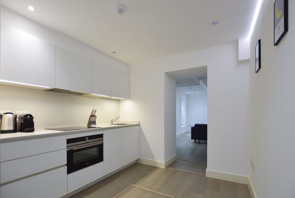 Large Lower Ground Floor Studio | Private kitchen | Mini-fridge, microwave, stovetop, espresso maker