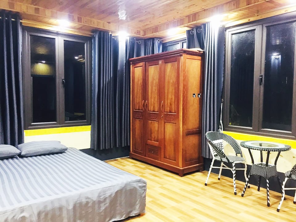 Standard Double Room, 1 King Bed, Mountain View | WiFi (free), bed sheets