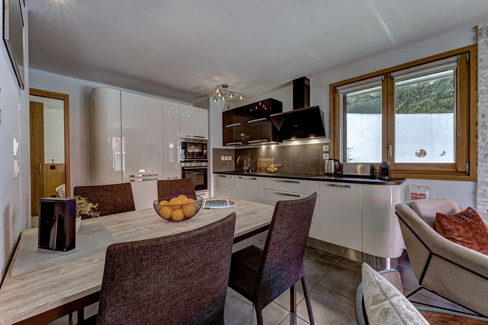 Dining table for 4 people