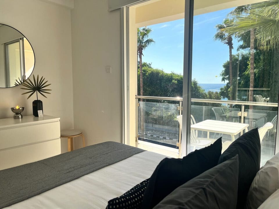 Relax and enjoy the sea view!