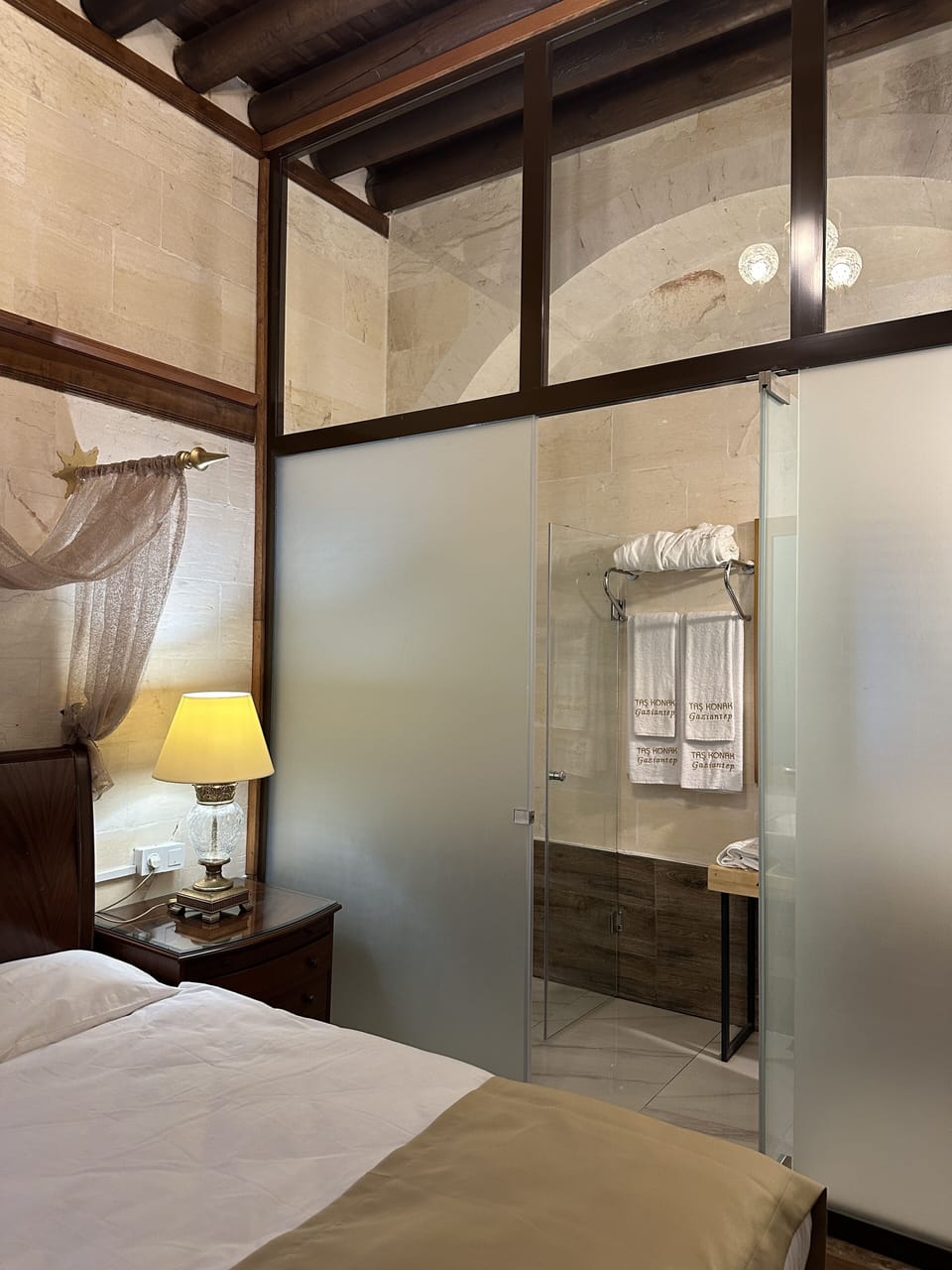Economy Room | Bathroom | Shower, free toiletries, hair dryer, bathrobes