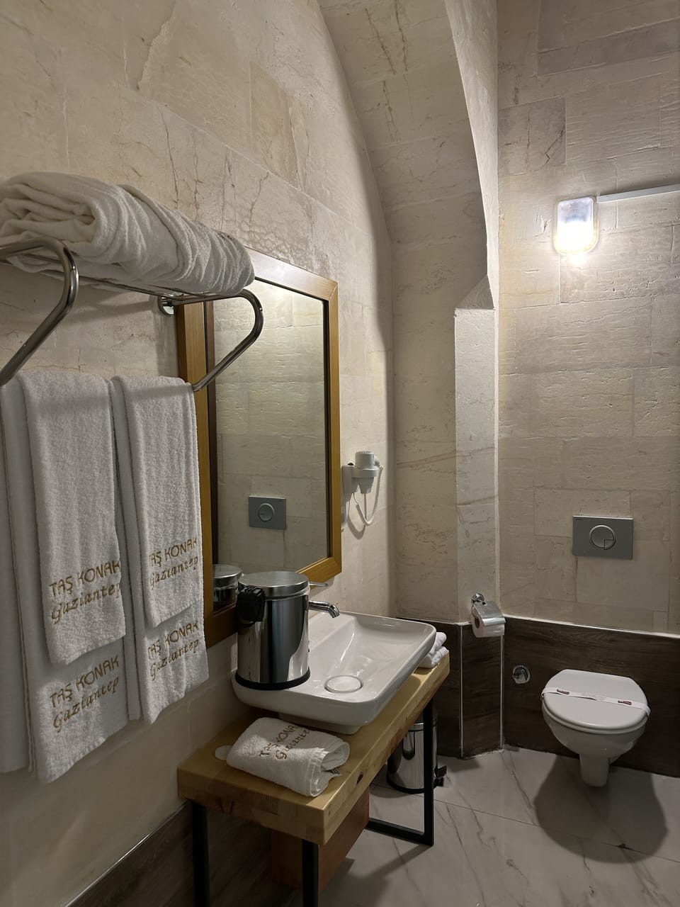 Economy Room | Bathroom | Shower, free toiletries, hair dryer, bathrobes
