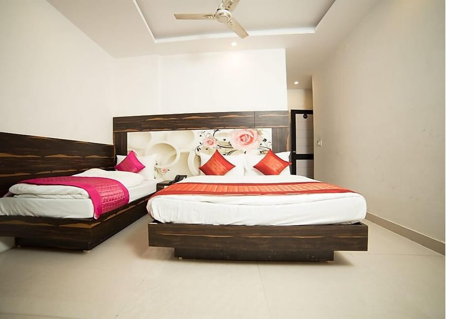 Deluxe Triple Room | Premium bedding, Select Comfort beds, individually furnished, desk