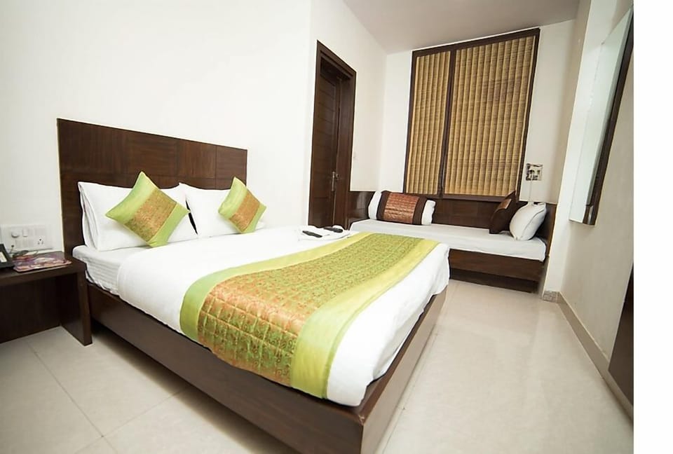 Deluxe Double or Twin Room | Premium bedding, Select Comfort beds, individually furnished, desk