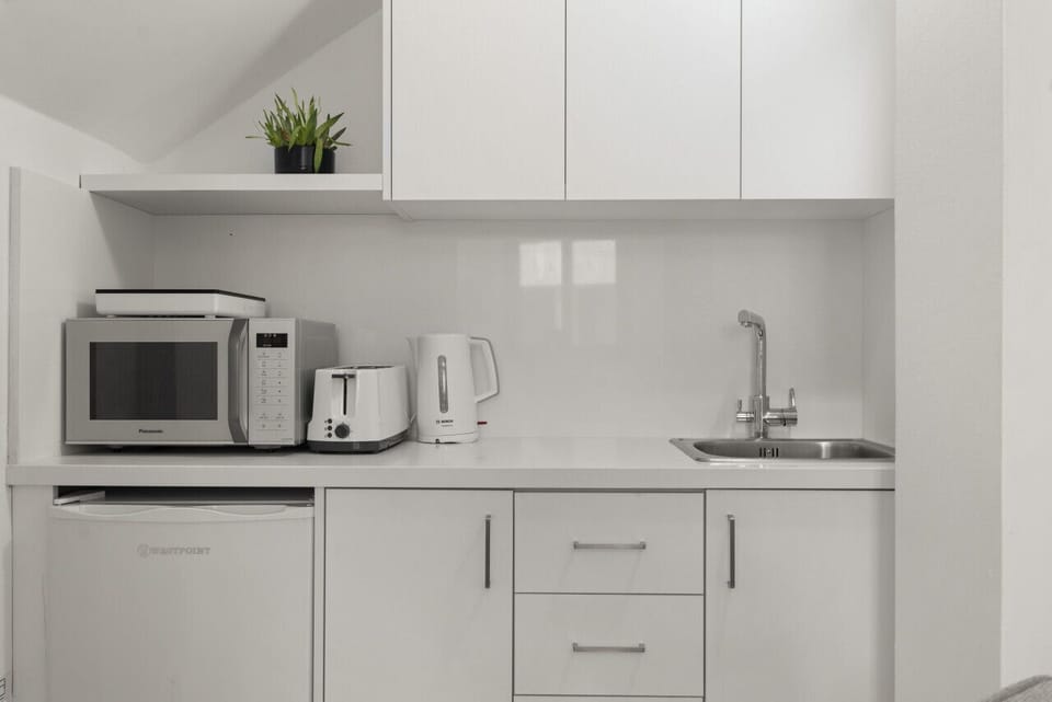 Modern kitchenet!