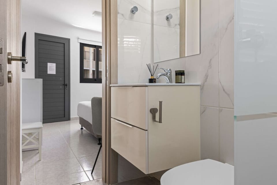 Stylish bathroom!