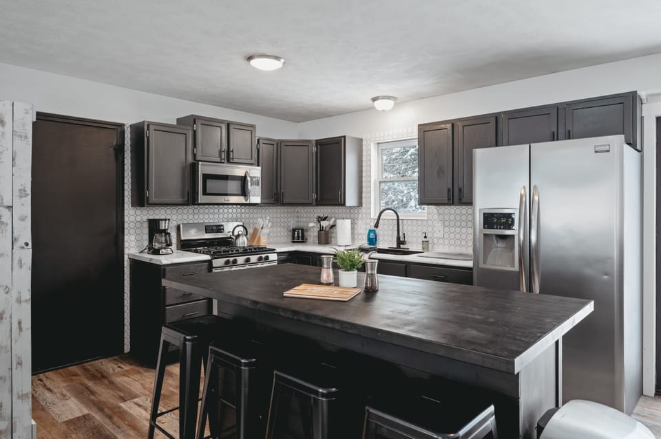 Fully Stocked Kitchen With Modern Appliances