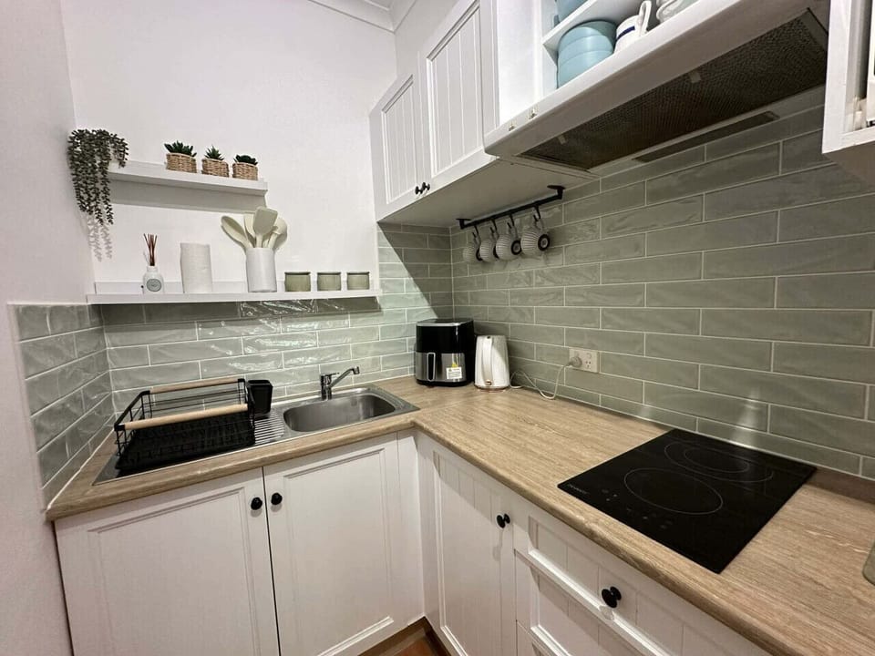 11 On The Reef: kitchenette with charm
