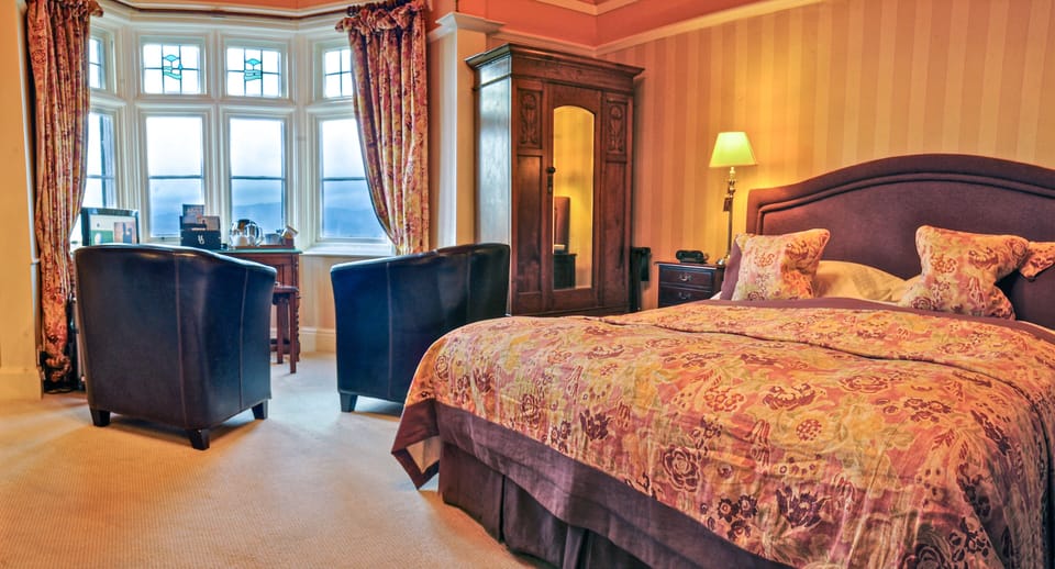 Classic Double Room, Lake View | Individually decorated, individually furnished, desk, laptop workspace