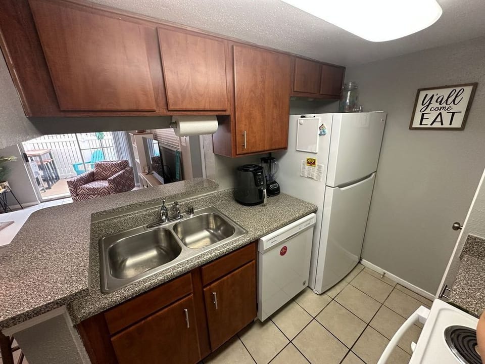 with a full suite of kitchen appliances