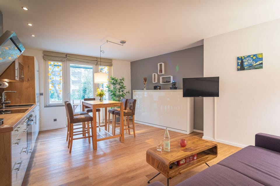 Eat-in kitchen