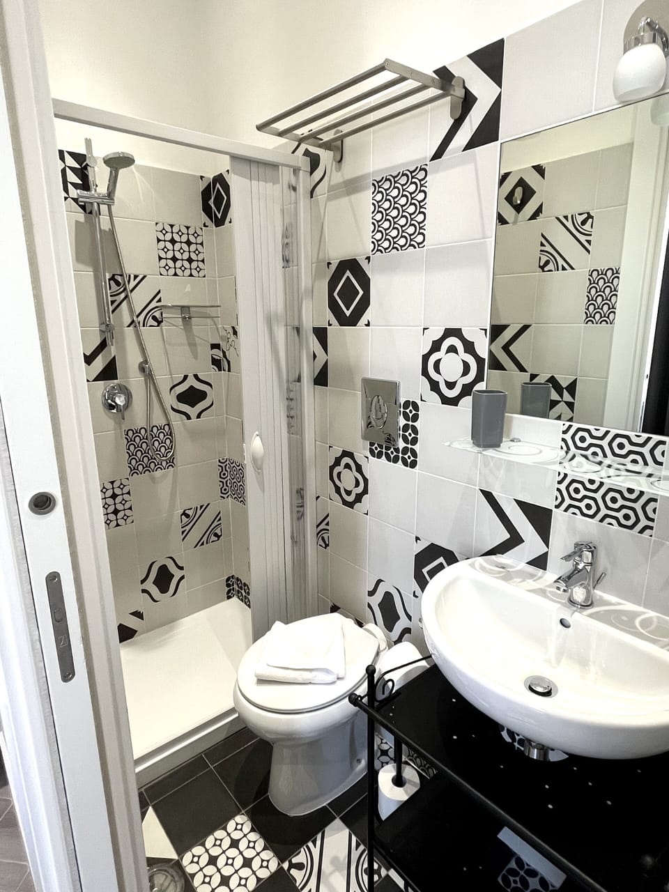 Superior Room | Bathroom | Shower, hair dryer, towels
