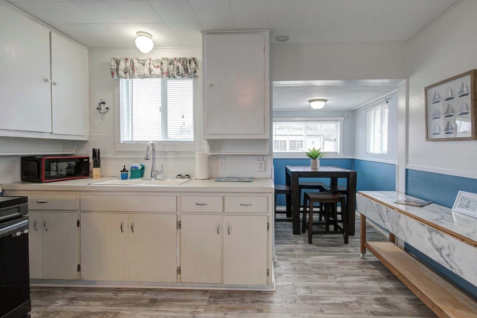 Fully equipped kitchen with a cozy small dining area, perfect for home-cooked meals.