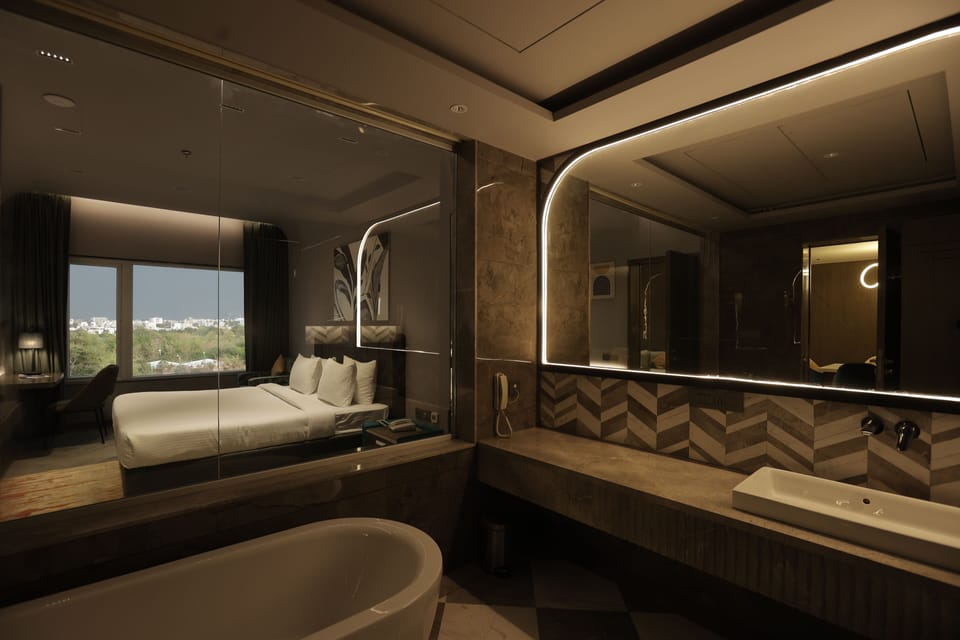 Junior Suite | Bathroom | Hair dryer, towels, soap, shampoo