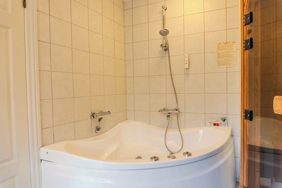 Separate tub and shower, jetted tub, hair dryer, towels