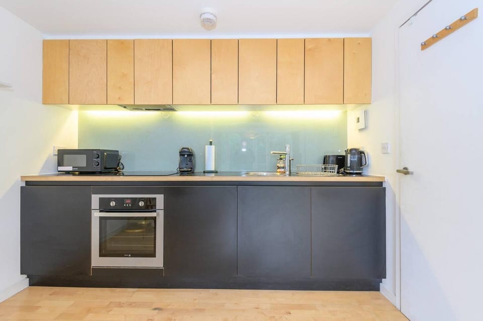Apartment | Private kitchen | Fridge, microwave, oven, stovetop