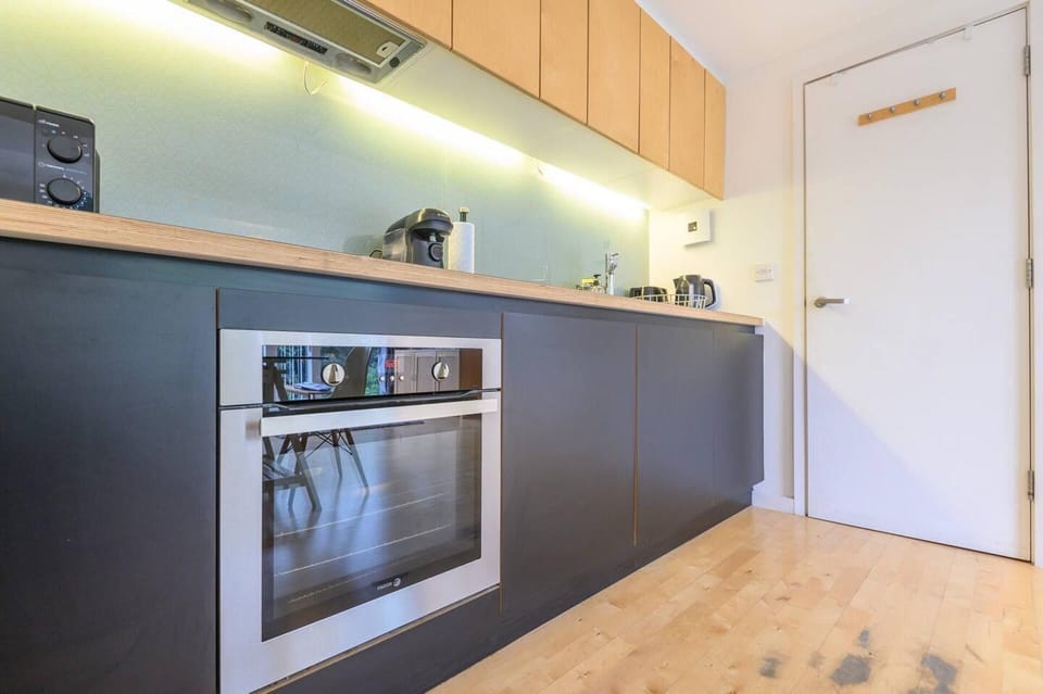 Apartment | Private kitchen | Fridge, microwave, oven, stovetop