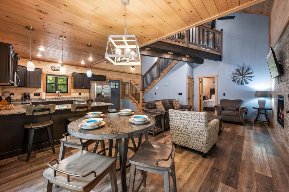 Cabin, 2 Bedrooms | Private kitchen | Fridge, oven, coffee/tea maker, toaster