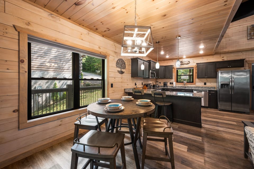 Cabin, 2 Bedrooms | Dining
