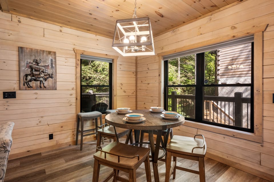 Cabin, 2 Bedrooms | Dining
