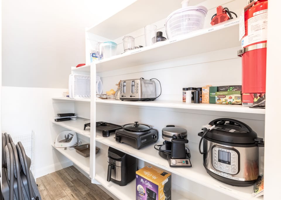 Townhome, 4 Bedrooms | Private kitchen | Fridge, oven, coffee/tea maker, toaster