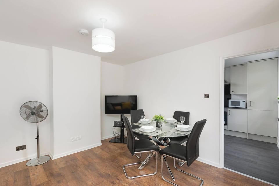 Apartment, 2 Bedrooms | Living area