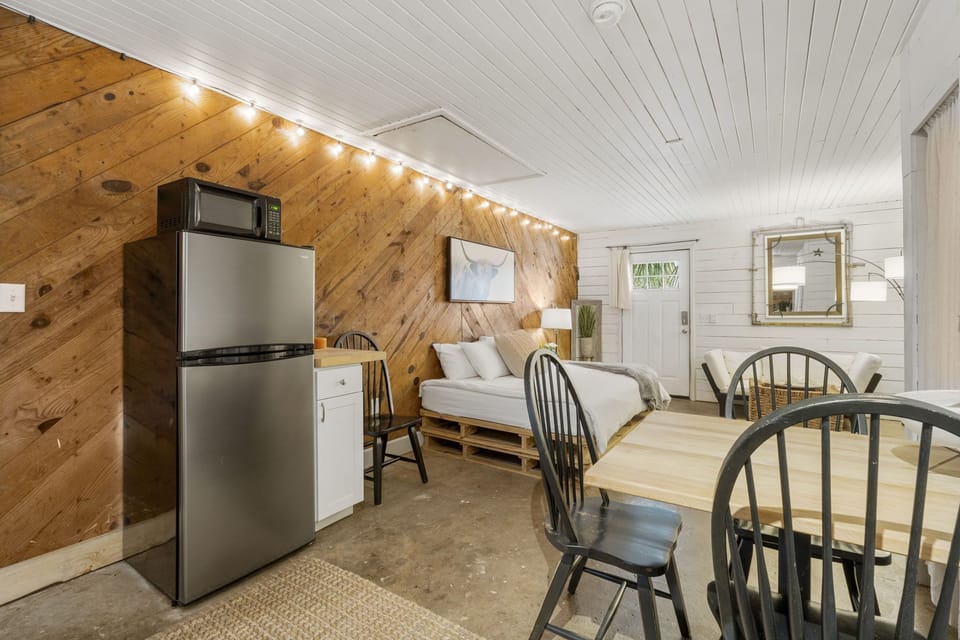12-web-or-mls-812-young-st-cowboy