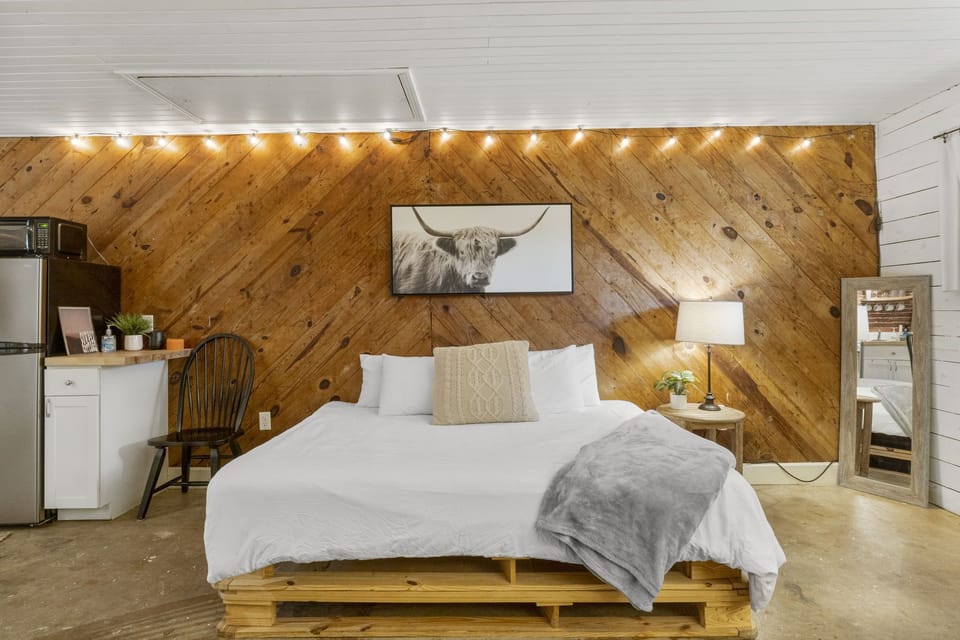 7-web-or-mls-812-young-st-cowboy