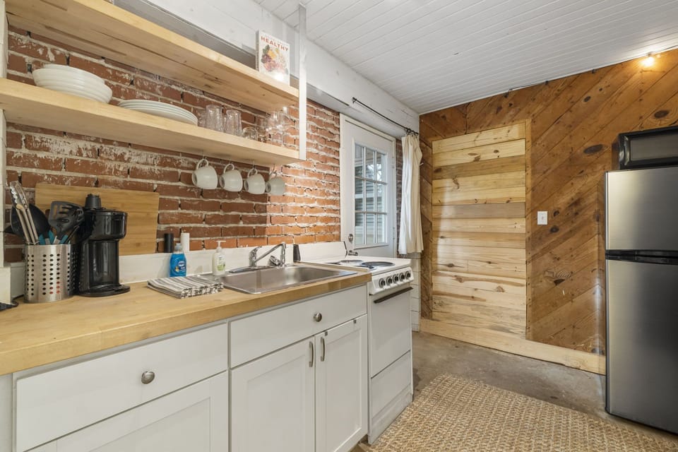 13-web-or-mls-812-young-st-cowboy