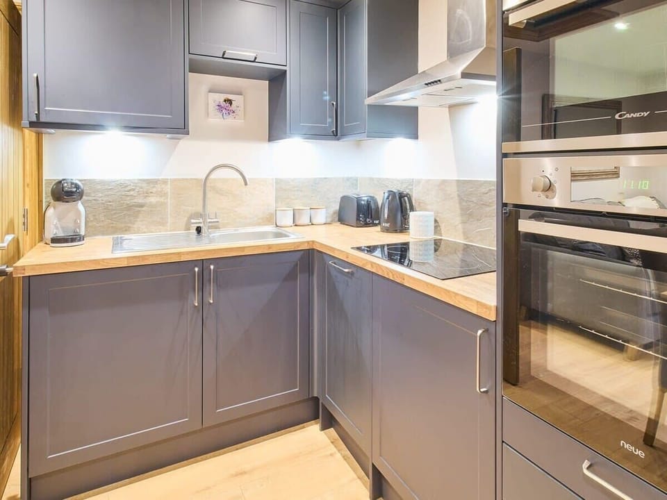 Oak Barn, Bonnington - Host & Stay