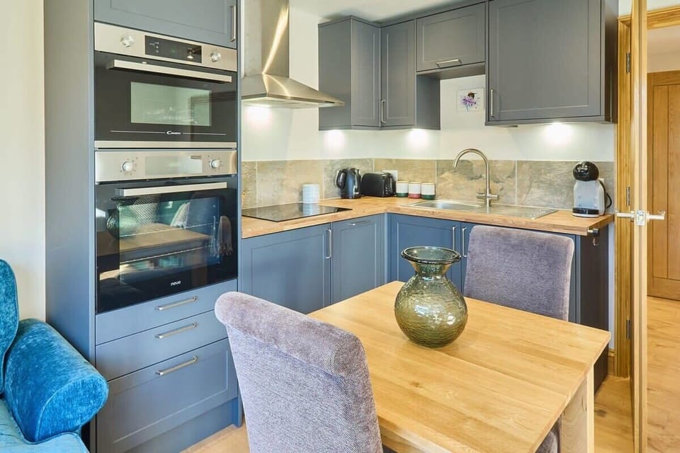 Willow Barn, Bonnington - Host & Stay