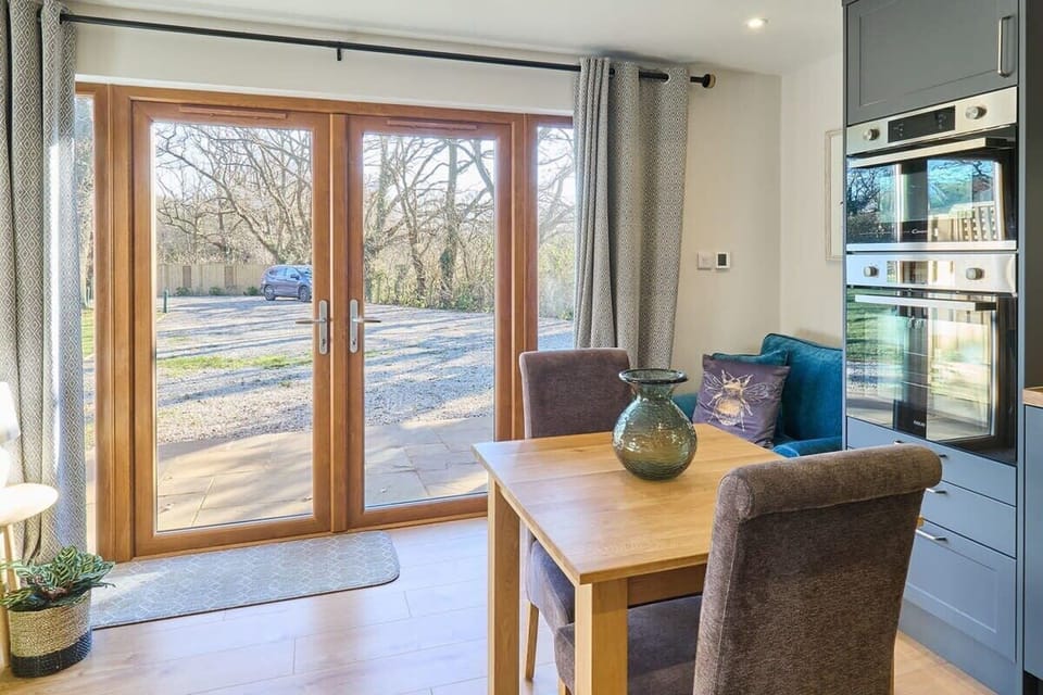 Willow Barn, Bonnington - Host & Stay