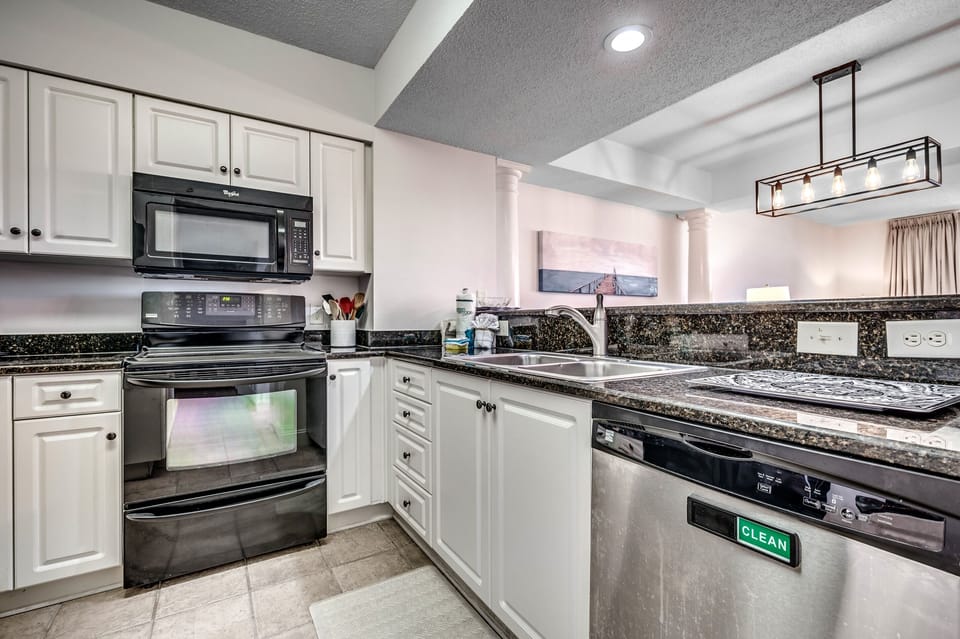Full kitchen