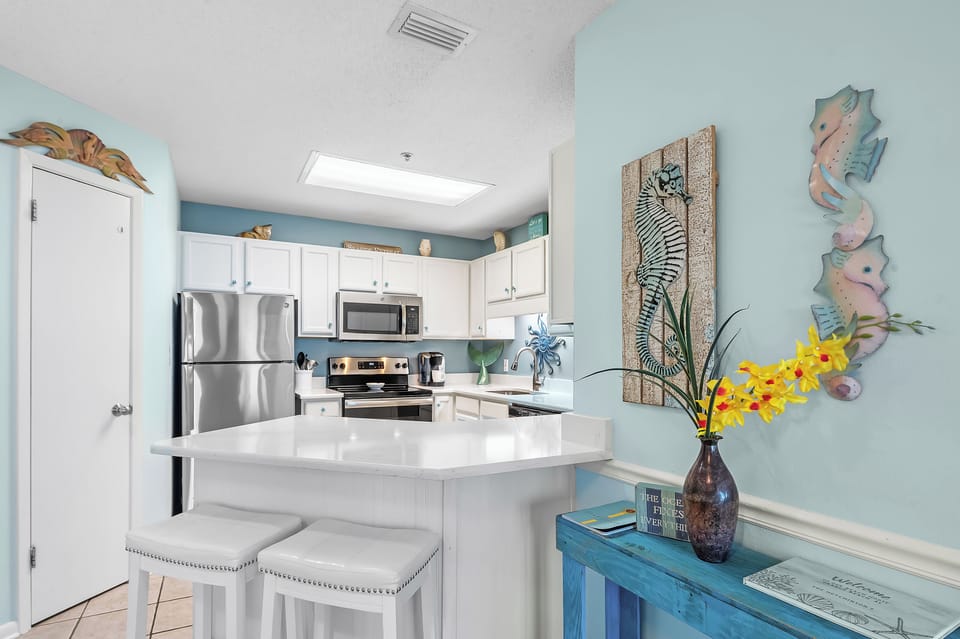 Signature Condo, 2 Bedrooms, 2 Bathrooms | Private kitchen | Fridge, microwave, oven, stovetop