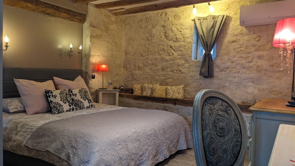 Superior Double Room, Ensuite, Garden View (Glycine) | Premium bedding, individually decorated, individually furnished