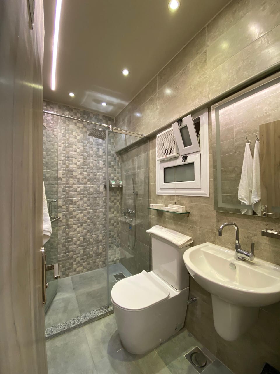One-Bedroom Suite with Living Area | Bathroom | Combined shower/tub, rainfall showerhead, free toiletries, hair dryer