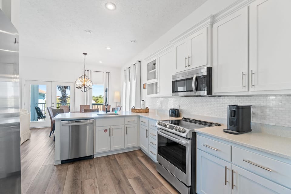 House, 5 Bedrooms, Hot Tub | Private kitchen | Coffee/tea maker, full-size fridge, microwave, oven