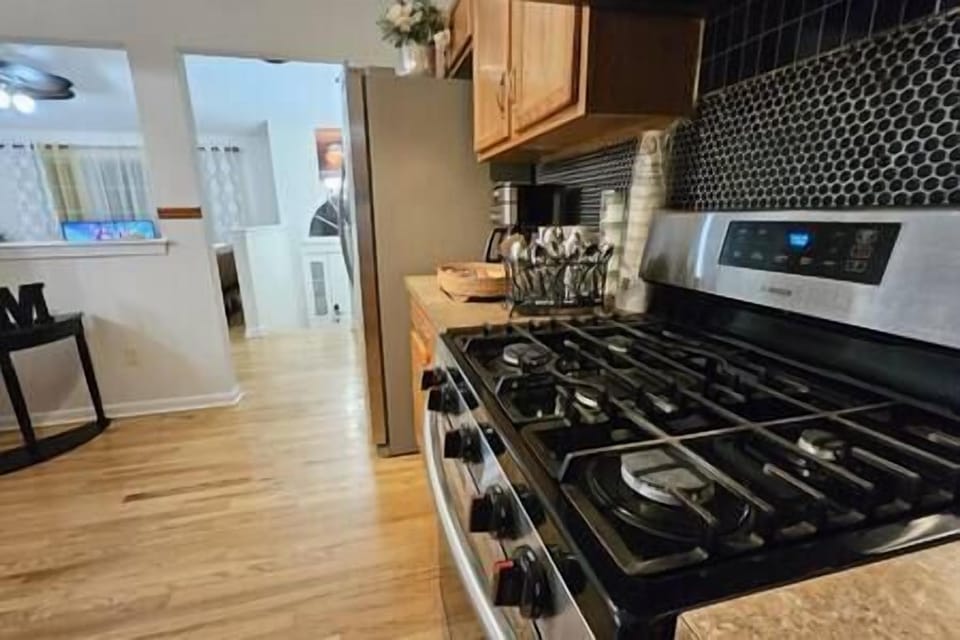 Gas stove with Coffee Bar in view