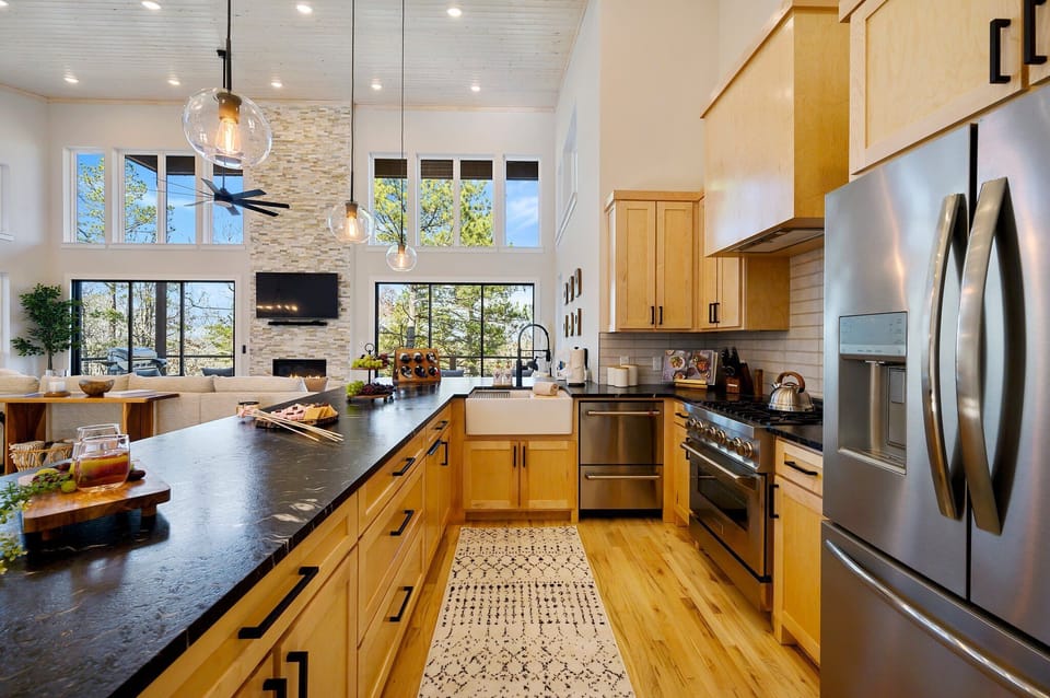 Kitchen: Bright, modern space with stunning views and top-notch appliances for culinary adventures!