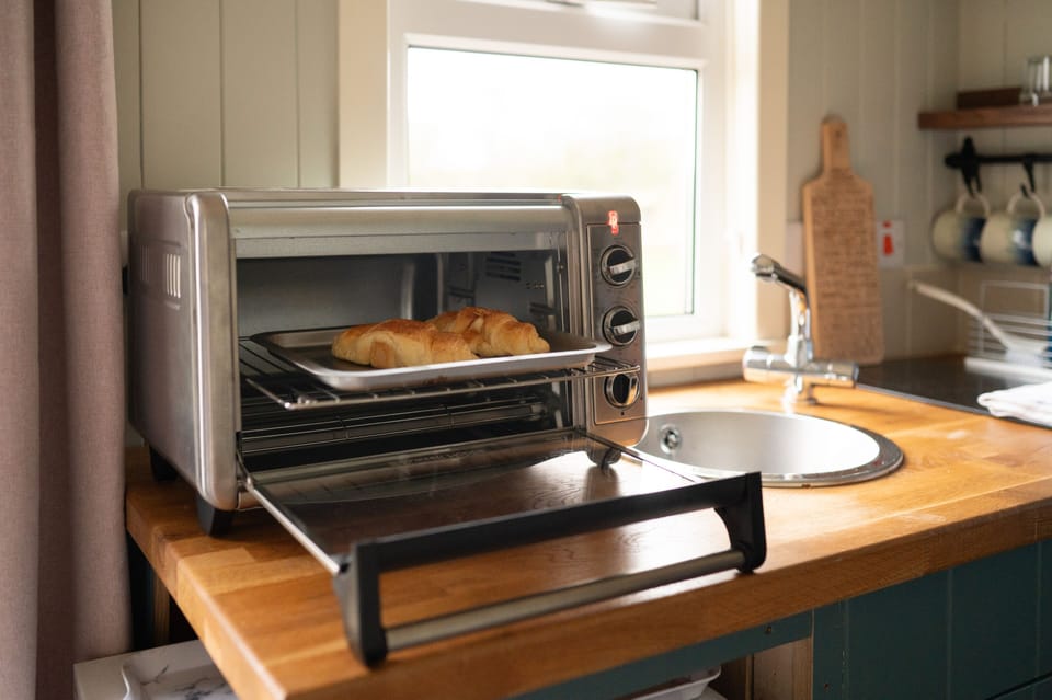 Cabin | Private kitchen | Fridge, oven, stovetop, electric kettle