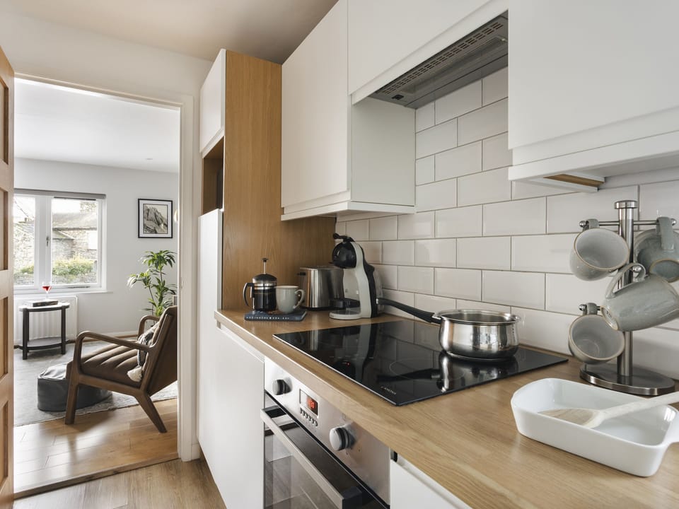 Cottage | Private kitchen | Dishwasher, electric kettle, toaster, cookware/dishes/utensils