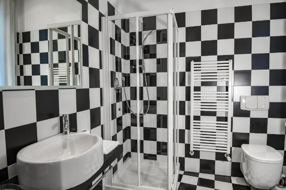Standard Double or Twin Room | Bathroom | Shower, hair dryer, bidet, towels