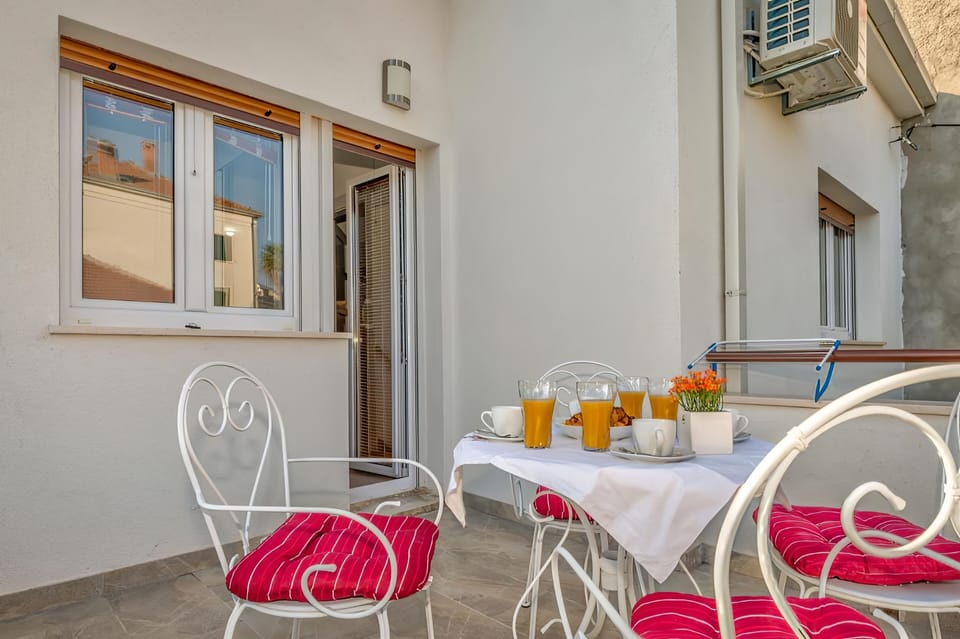 House | Terrace/patio