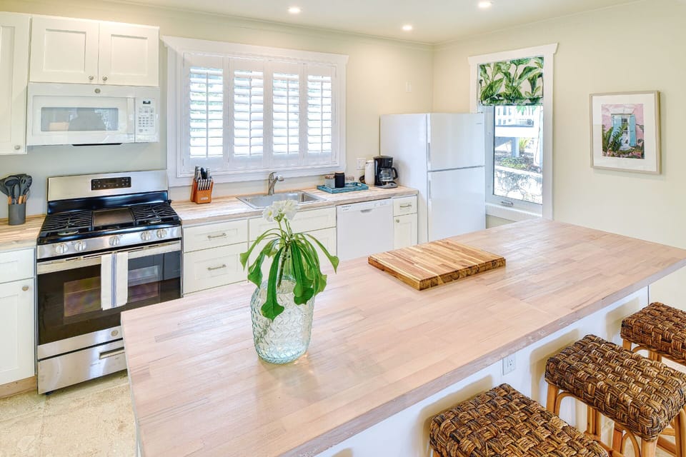 Fully fitted kitchen for in-house dining.