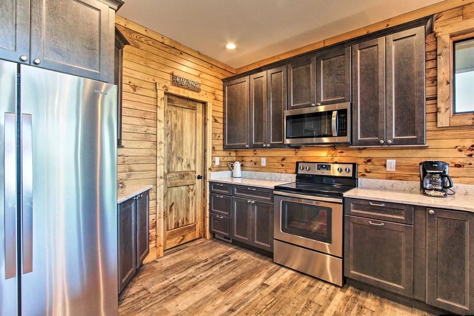 Full kitchen with pantry.